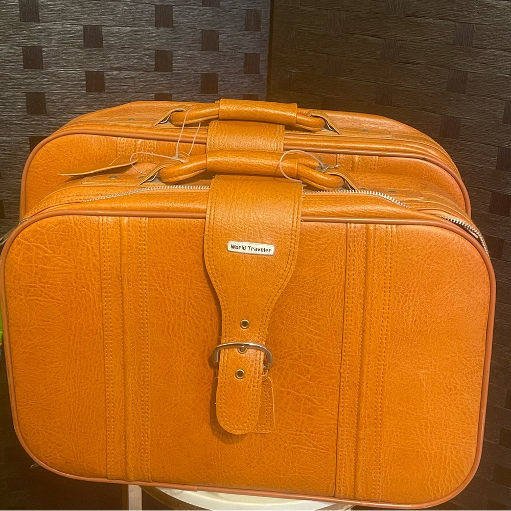 Antique World Traveler Carry On Or Travel Suitcases -set of 2 Orange Color